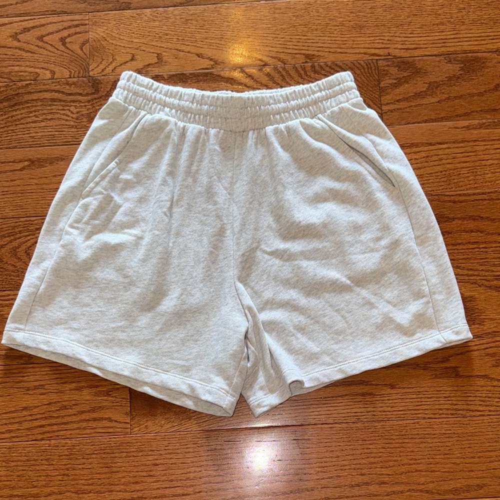 Old Navy Women's Light Gray Athletic Shorts, Size Small EUC